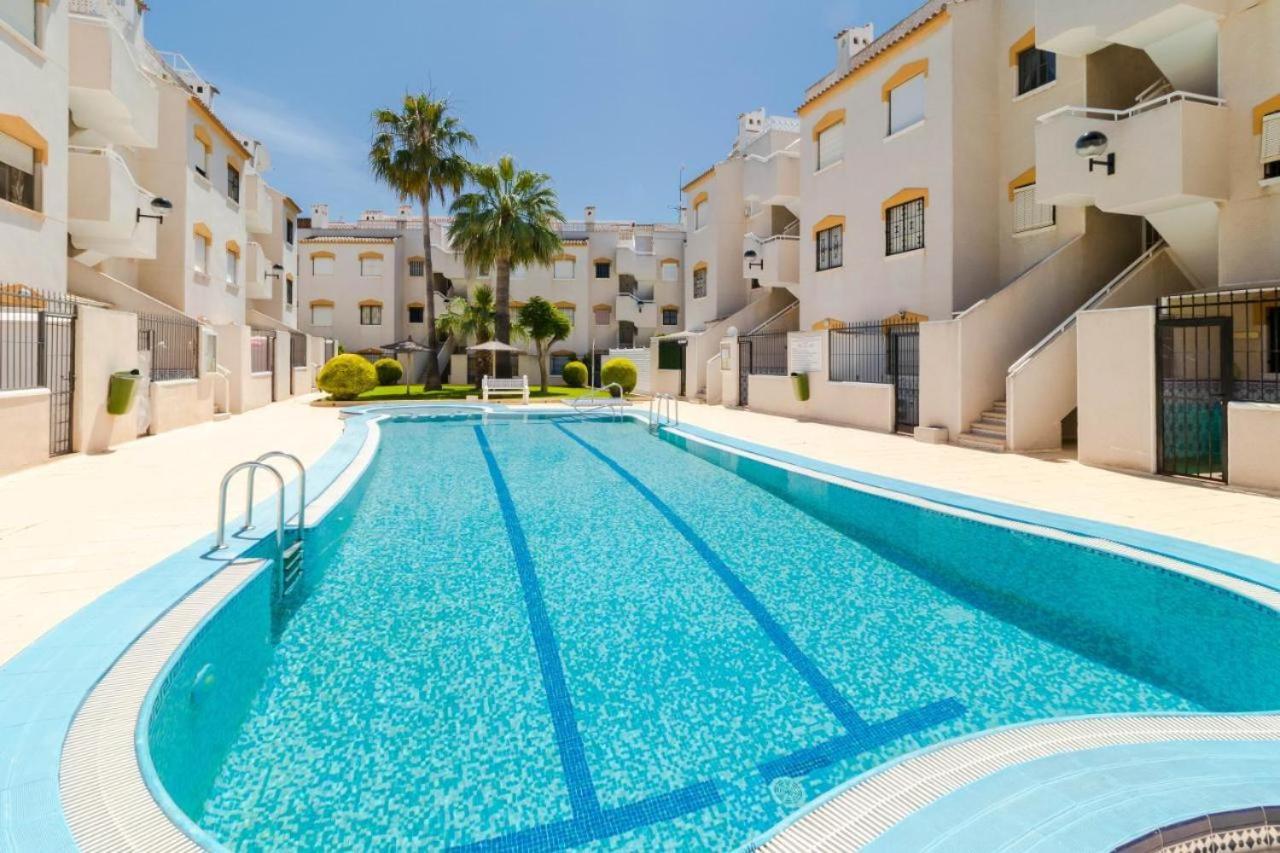 Punta Prima Bungalow Jardin Privado 托雷维耶哈 外观 照片